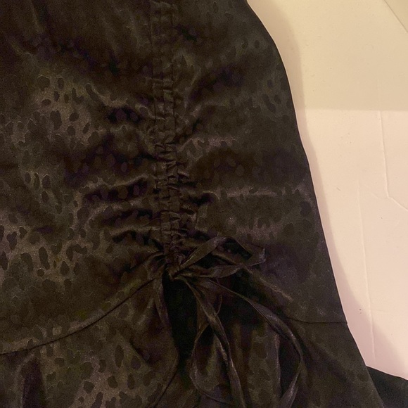 Forever 21 Black on Black Leopard Print Ruffles and side Rouching Skirt Sz Small - Picture 2 of 11